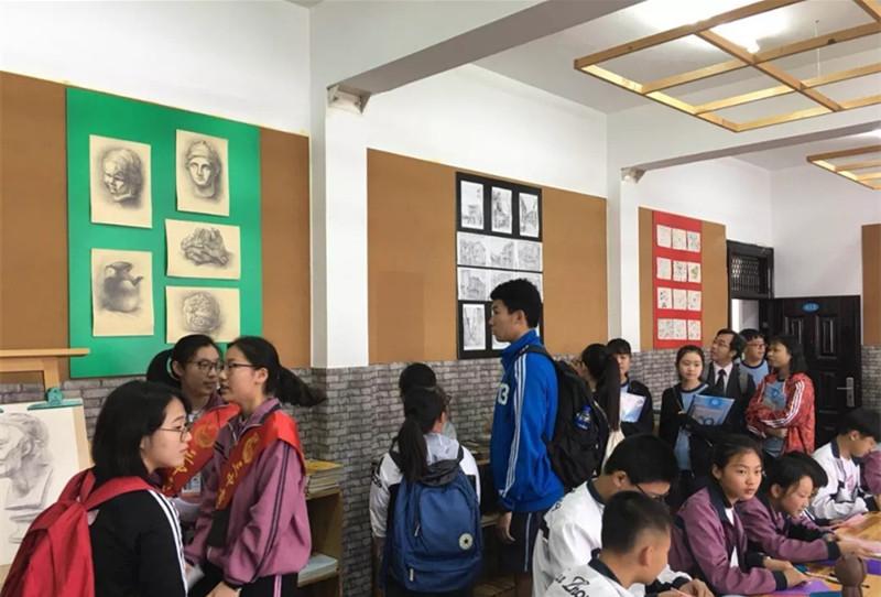2025澳门三中三网站,探索澳门三中三网站，展望未来澳门的发展与机遇