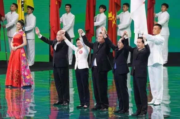 2025新澳门正版精准免费大全,澳门正版精准免费大全，探索未来的预测与机遇（2025展望）